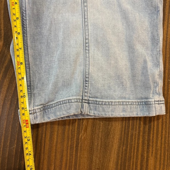 AMERICAN EAGLE Baggy Bermuda Womens 10 Light Wash Denim Cargo Shorts - Picture 9 of 11